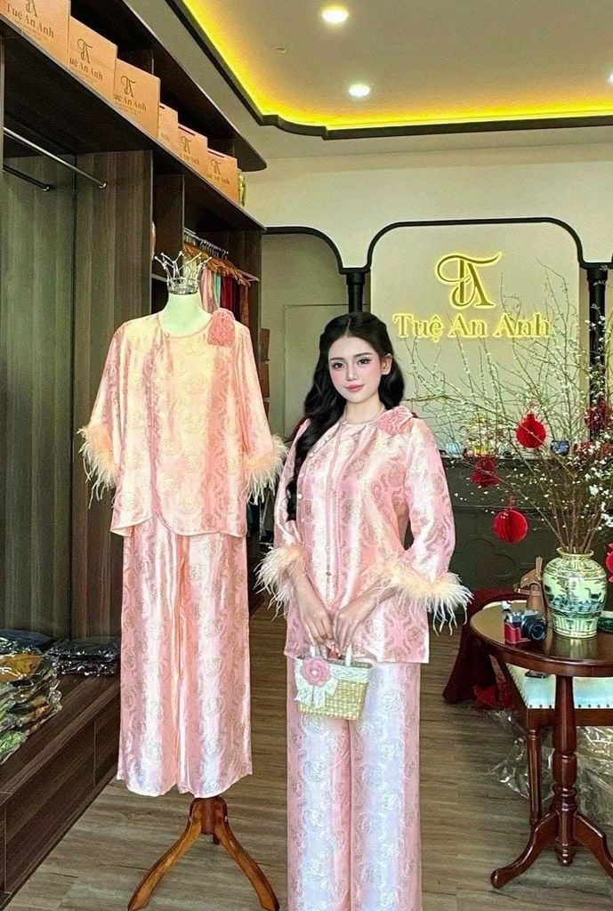 Pháp Phục Hồng Nơ Vai