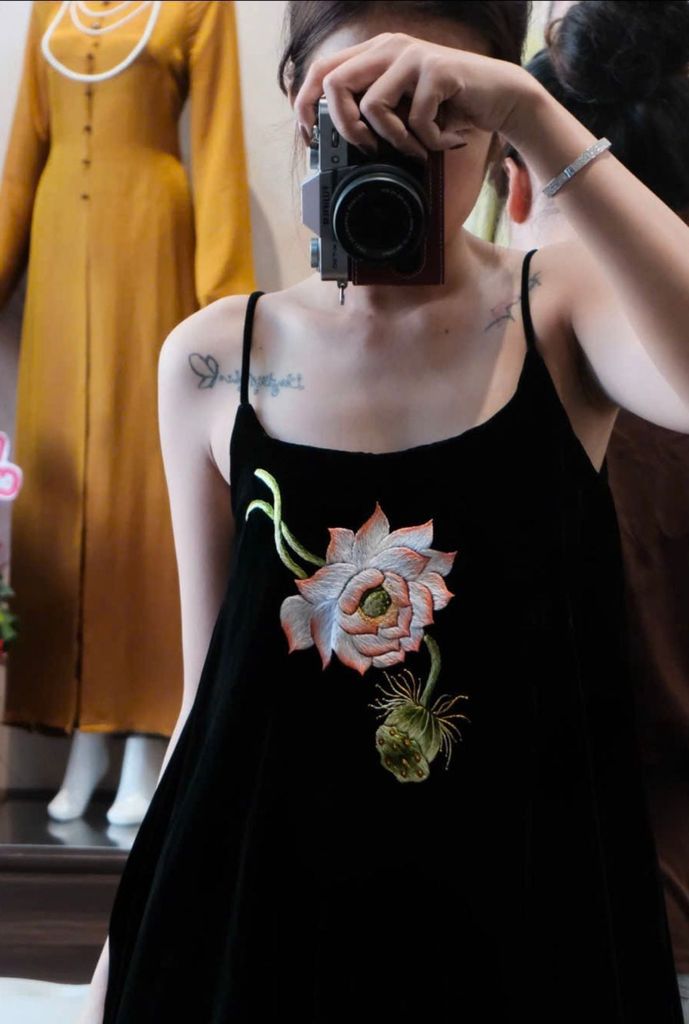 Áo Hai Dây Thêu Hoa