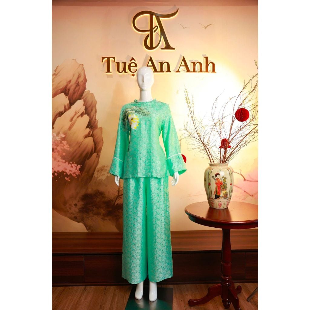 Pháp Phục Thêu Sen Vàng