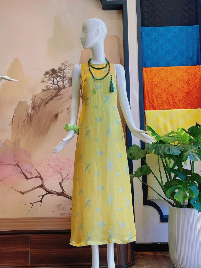 Đầm lụa sát nách xanh lá