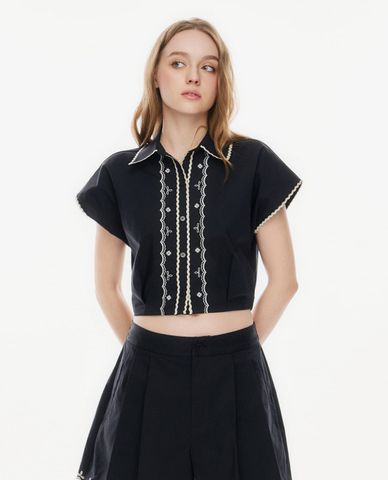  GIGI - Áo croptop nữ cổ bẻ tay ngắn viền ren 