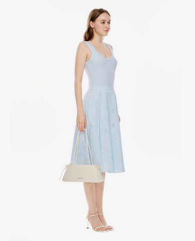  GIGI - Đầm sát nách midi cổ tròn thêu hoa 