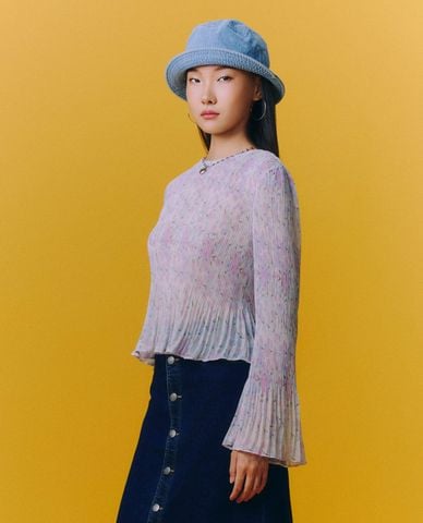  GIGI - Áo kiểu cổ tròn tay dài xếp li mảnh thanh lịch 