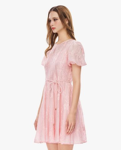  GIGI - Đầm mini cổ tròn tay phồng thêu hoa 