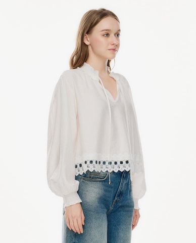  GIGI - Áo kiểu nữ cổ V dây rút tay phồng phối ren 