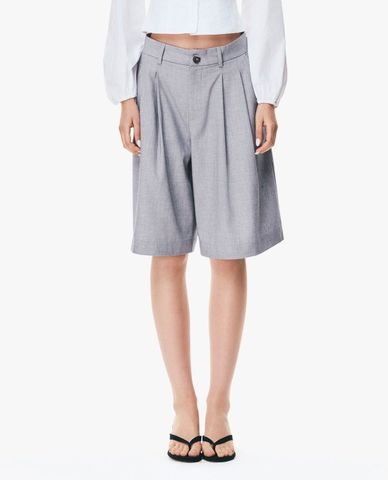  GIGI - Quần short nữ ngang gối cạp cao xếp li 