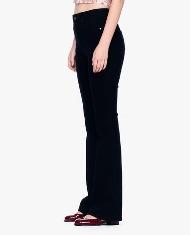  GIGI - Quần jeans nữ ống loe phom ôm hiện đại 