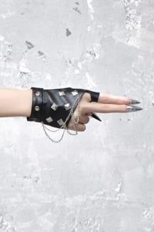 Black Metal Fingerless Gloves Găng tay da đen hở ngón đính kim loại P611 