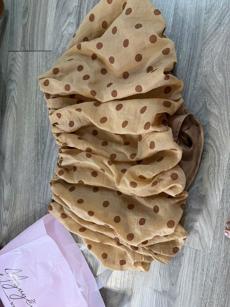 áo hai dây tay rớt vai chân váy bí nâu chấm bi (R01)
