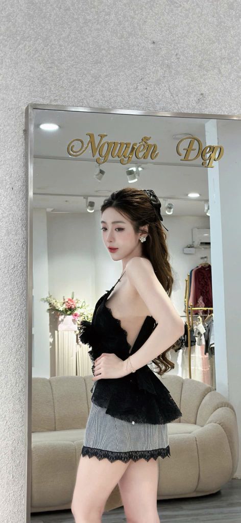 Set áo hai dây ren và chân váy caro (T63)