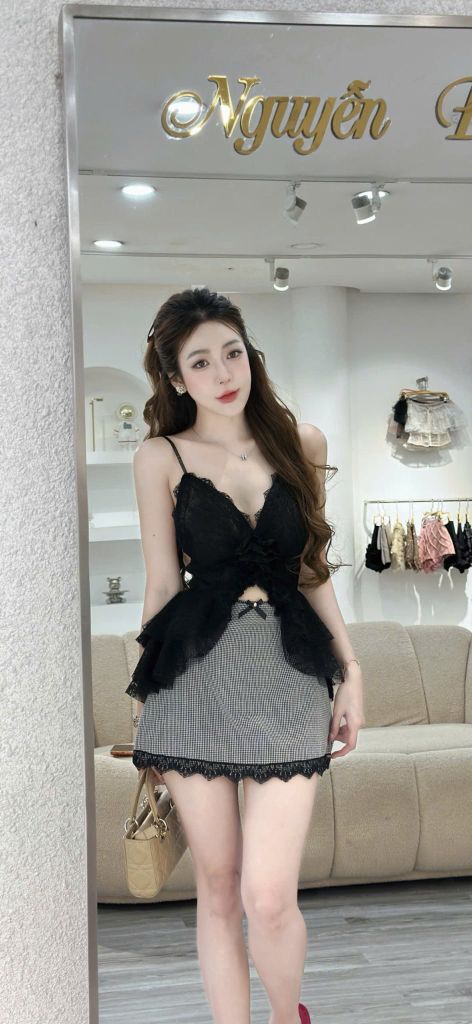 Set áo hai dây ren và chân váy caro (T63)