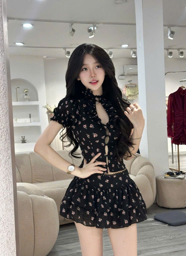 Set Hoa Nhí Đen Áo Cổ Bèo Tay Phồng (T07)