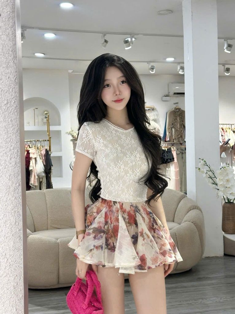 Áo ren lưới cổ tròn và chân váy hoa xoè (T70)