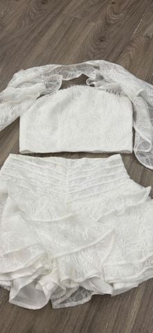 Set áo cúp ngực phối áo khoác ngoài và chân váy xoè (U12)