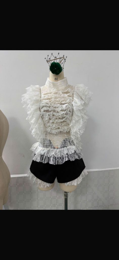 Áo ren voan bèo tầng và quần short phối ren (U04)