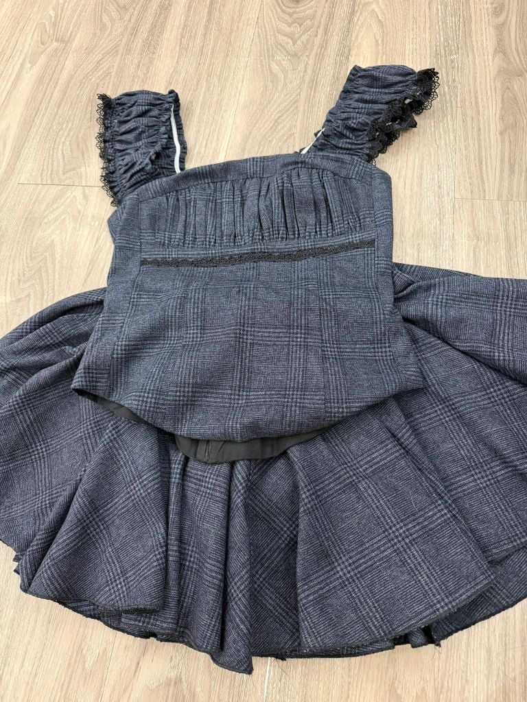 Set áo nhún ngực dây bèo và chân váy xếp ly bản lớn (U11)