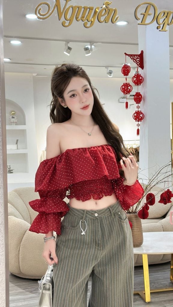 P07_ Áo bẹt vai chấm bi tay bồng vải tơ xốp