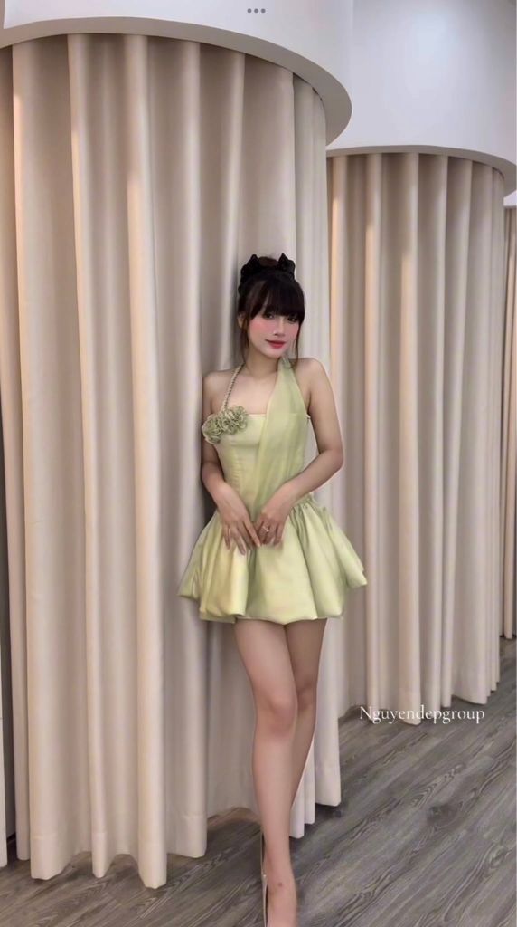 đầm yếm tà xoắn dây (d67)