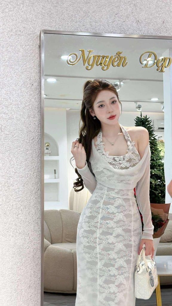 Đầm yếm dáng dài hoạt tiết ren bướm phối cổ đổ thun nhũ (L36)