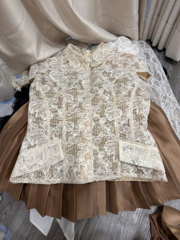Áo Ren Hoa Và Chân Váy Xếp Ly (U69)