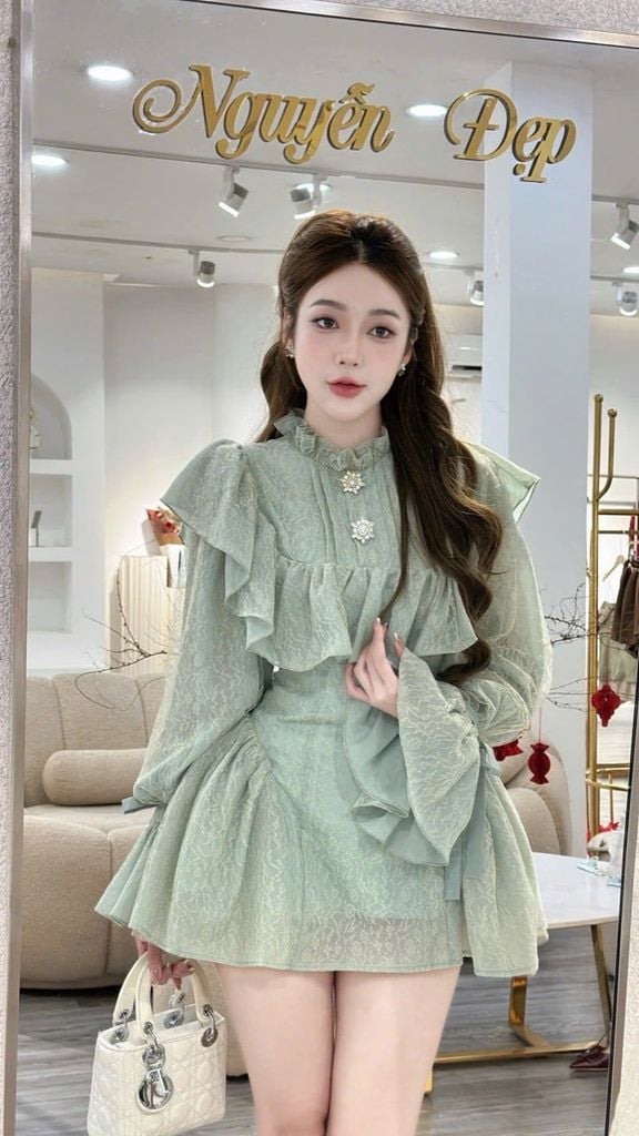 Đầm Ren Cổ Bèo Tay Dài Kèm Ghim Đá (O44)