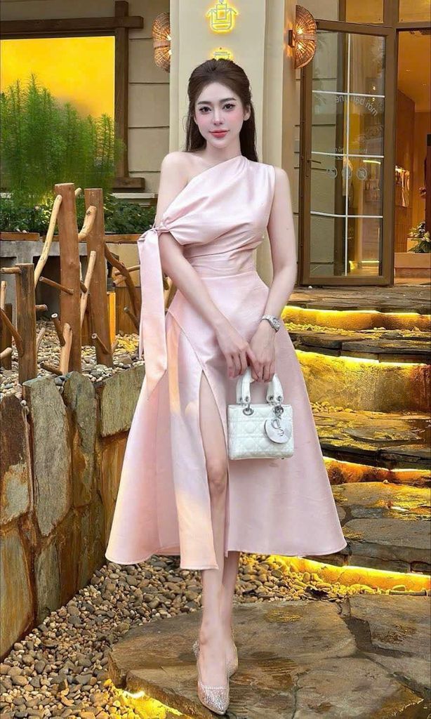 Đầm lệch vai dáng dài xẻ tà (H85)