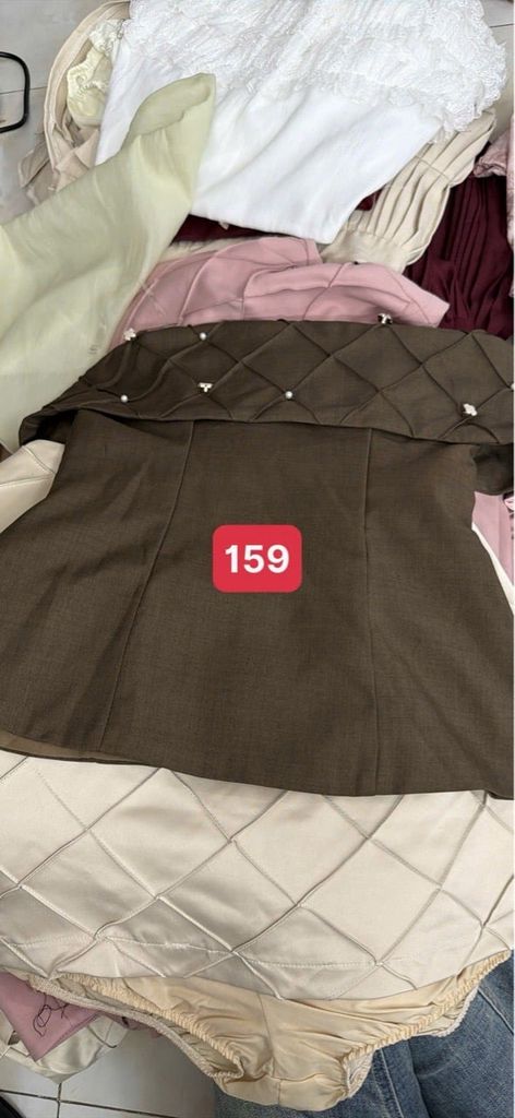 Set áo bẹt vai phối chân váy đang caro