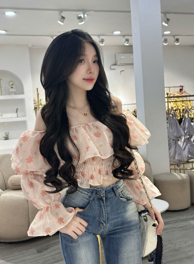 P07_ Áo bẹt vai chấm bi tay bồng vải tơ xốp