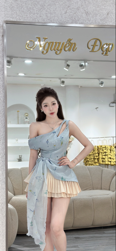 Áo lệch vai họa tiết hoa (R21)
