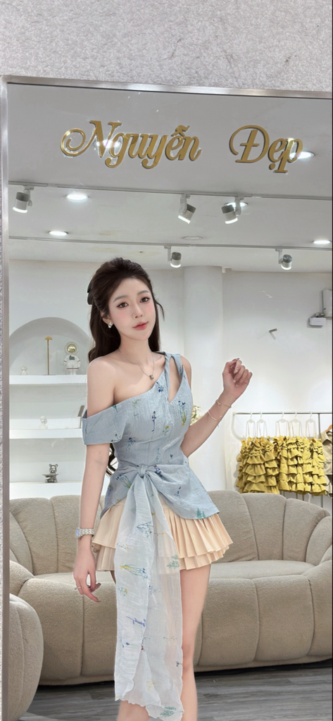 Áo lệch vai họa tiết hoa (R21)