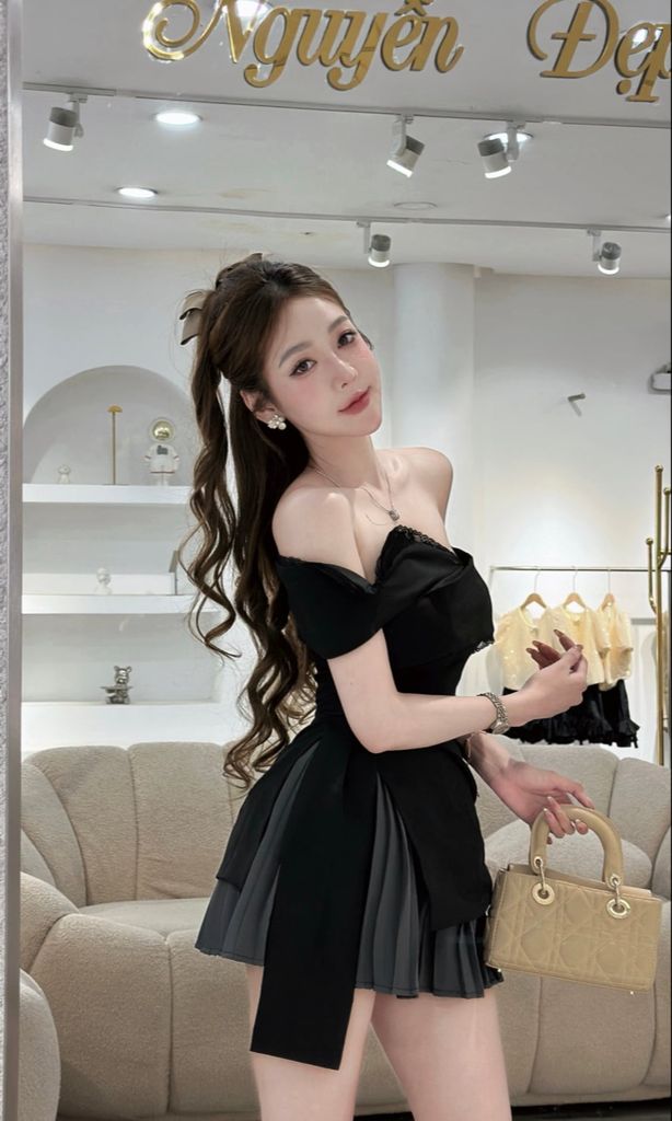 Set đen sexy nhẹ trễ vai phối chân váy xếp ly (Q71)