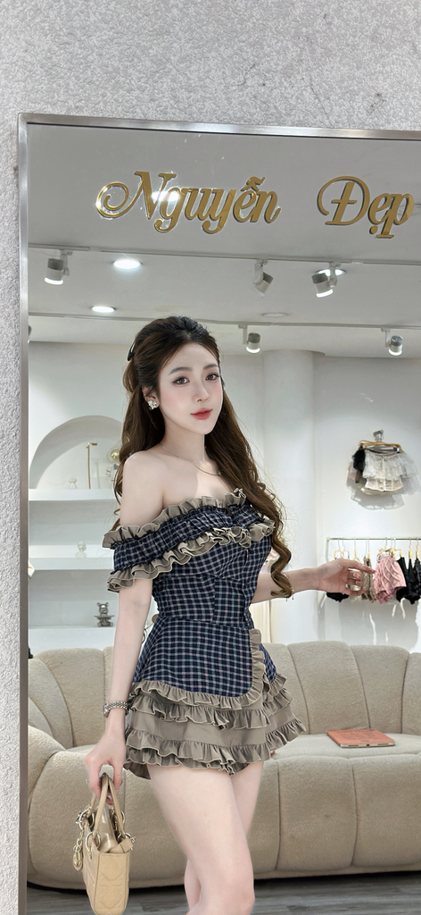 Set áo bẹt vai caro phối quần giả váy xếp tầng (T62)
