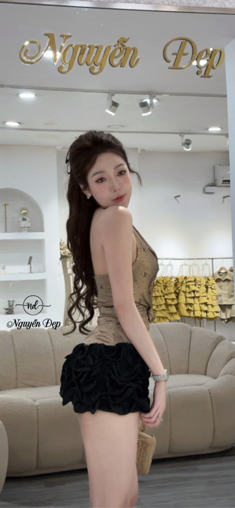 Áo cổ yếm xếp ly ôm eo (Q46)