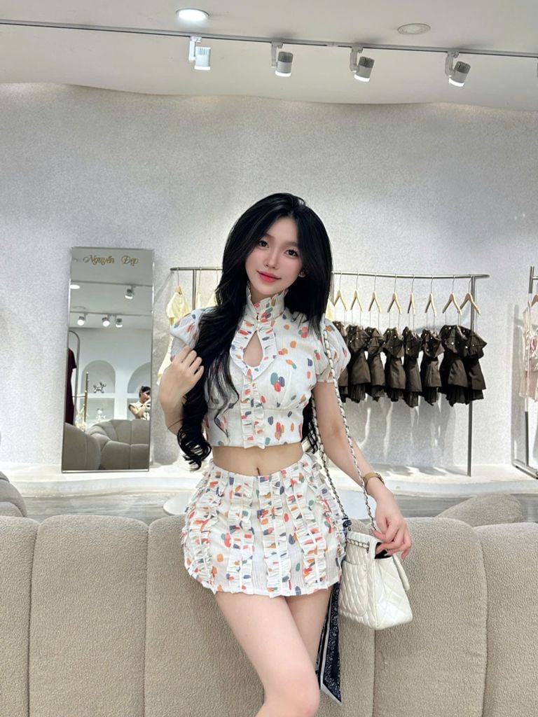 Set áo croptop tay bồng và chân váy phối nơ (R03)