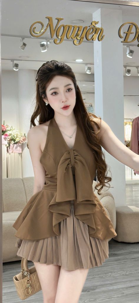 Set cổ yếm cài cúc và chân váy xếp ly (R36)