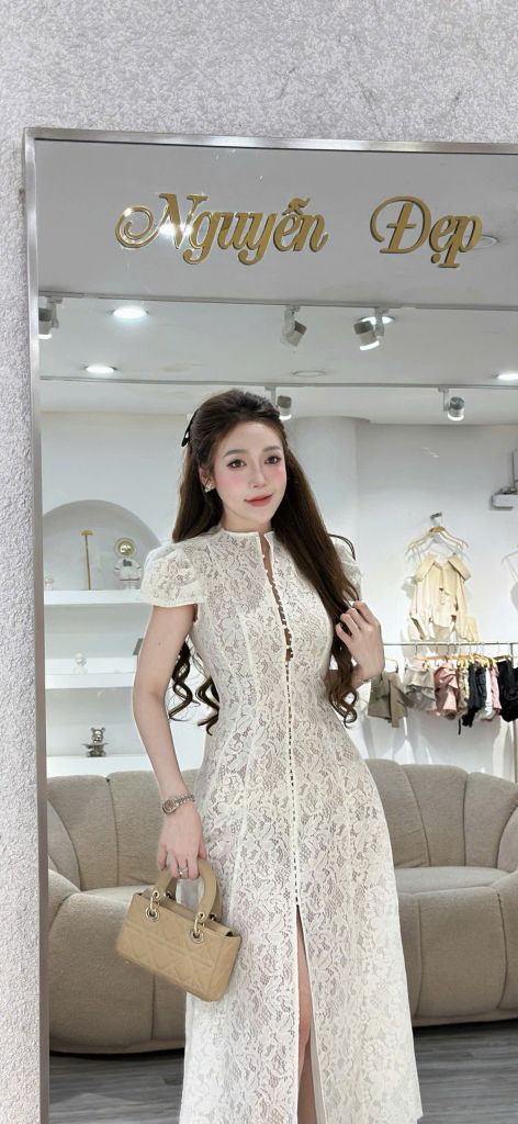 Đầm ren dài phối nút ngọc (S20)