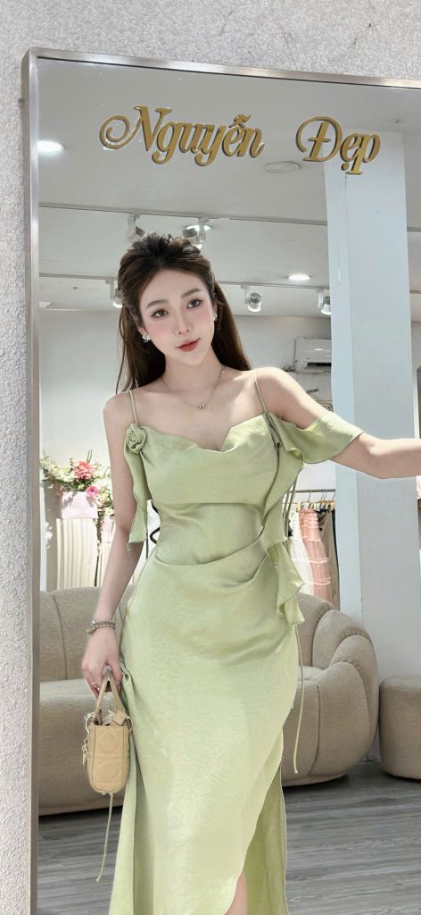 Đầm hai dây lụa ý dáng dài phối hoa bèo (T34)