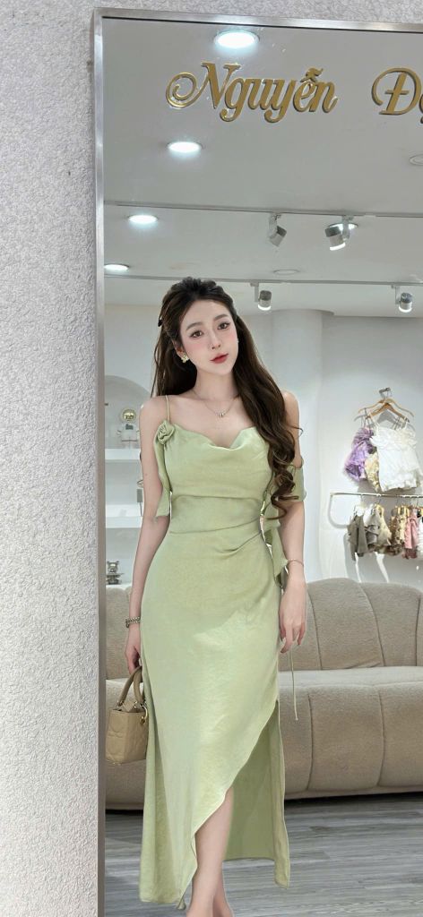 Đầm hai dây lụa ý dáng dài phối hoa bèo (T34)