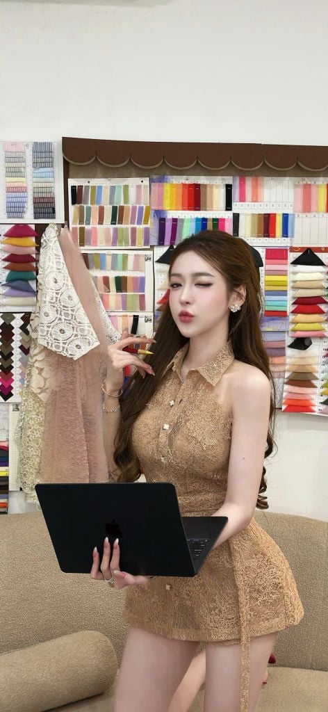 Jum Giả Đầm Ren Cổ Yếm Chiết Eo Dáng Xòe (U63)