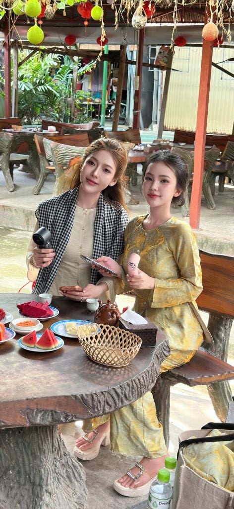Set Áo Suông Tay Dài Quần Ống Rộng (U74)
