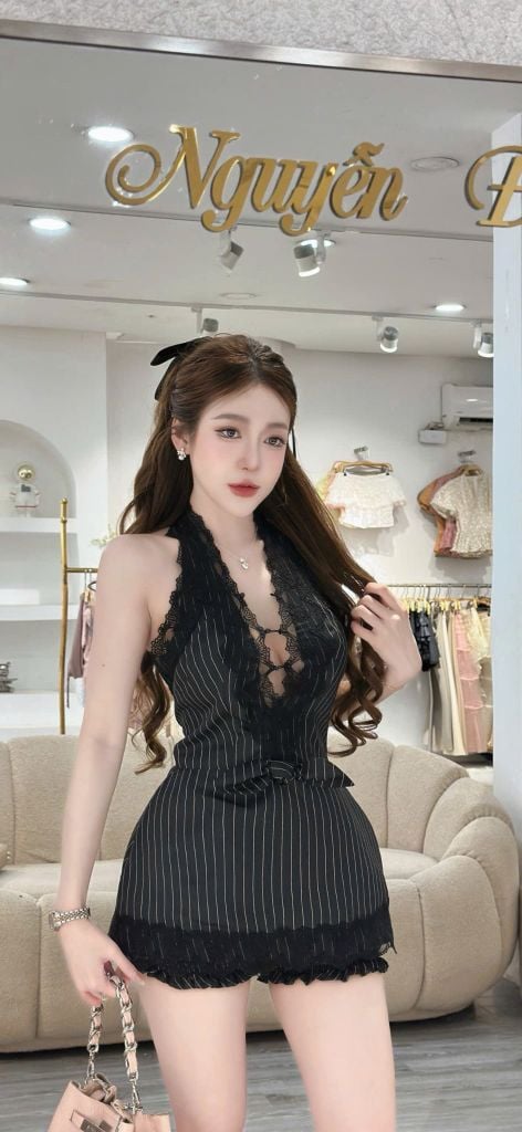 Set Áo Hai Dây Phối Ren Cổ V Và Quần Short (U84)