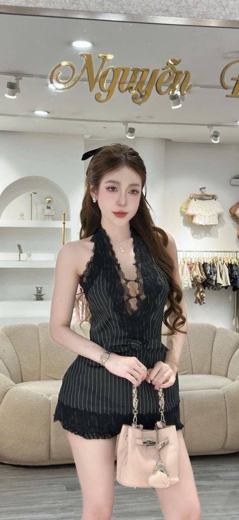 Set Áo Hai Dây Phối Ren Cổ V Và Quần Short (U84)