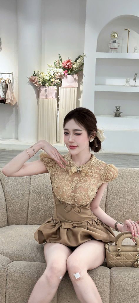 Jum Ren Lưới Thêu Nổi Cổ Lá Sen Quần Bí Phối Nơ (V53)