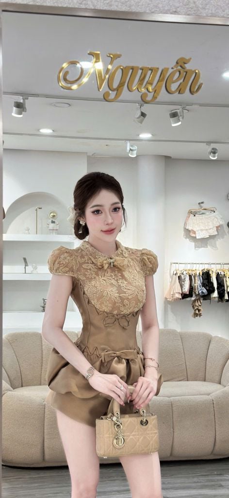 Jum Ren Lưới Thêu Nổi Cổ Lá Sen Quần Bí Phối Nơ (V53)