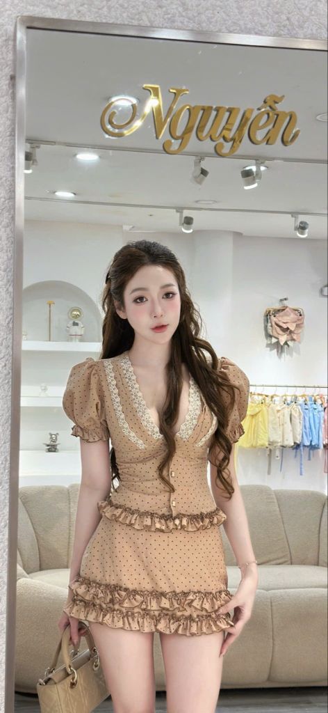 Set áo cổ V ren trắng tay bồng phối chân váy bèo chấm bi (S37)