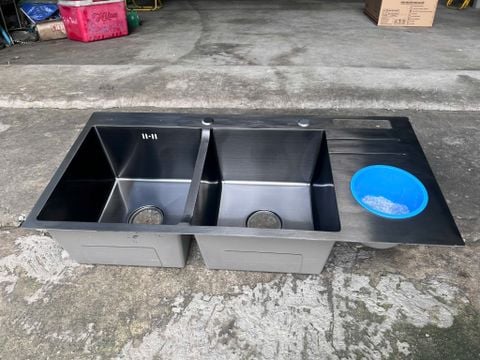 CHẬU RỬA CHÉN INOX 304 PHỦ NANO 2 HỘC CÓ BÀN CHỜ , CÓ HỐ RÁC - KÍCH THƯỚC 100x48