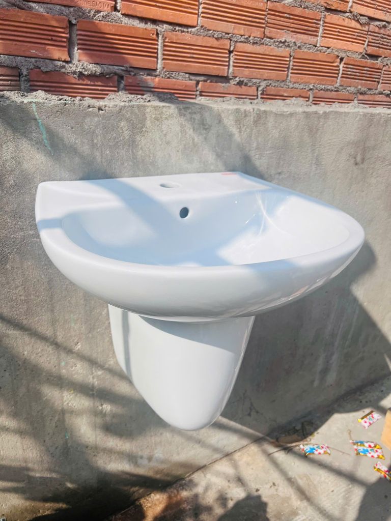 LAVABO TREO TƯỜNG - L04