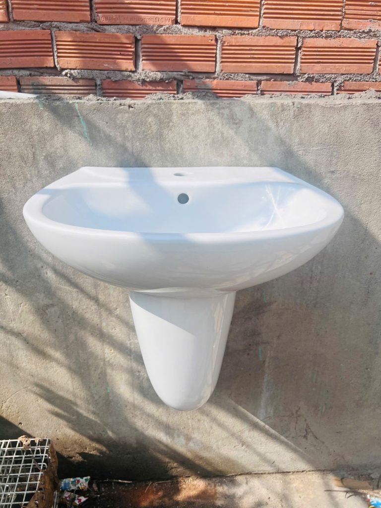 LAVABO TREO TƯỜNG - L04
