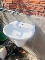 LAVABO TREO TƯỜNG - L04