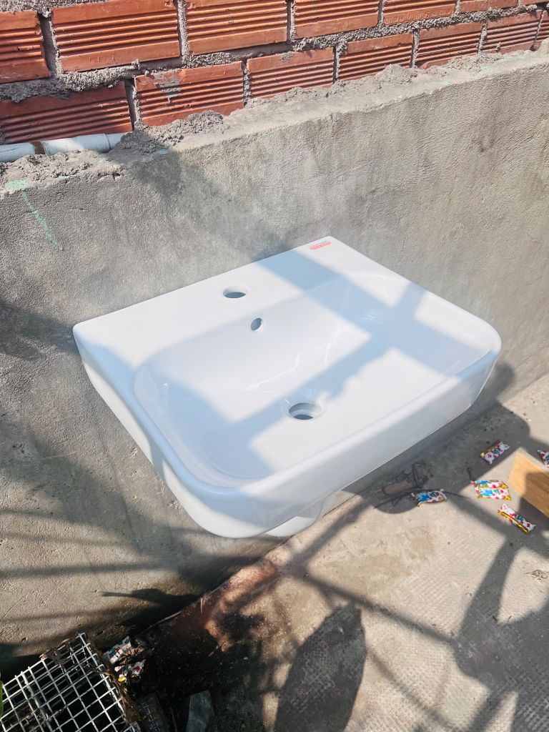 LAVABO TREO TƯỜNG - LA09